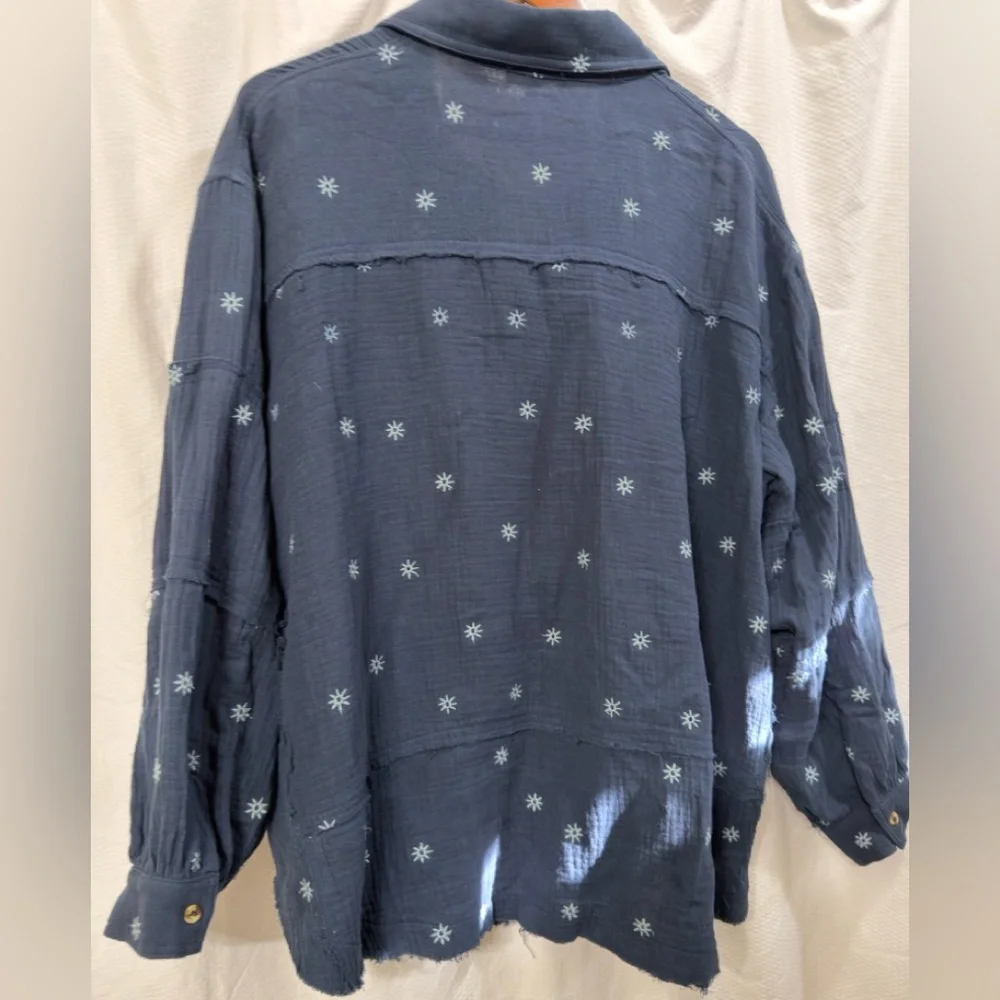 Easel Women's Navy‎ Button Down White Boho Embroidered Floral Chunky Shirt M EUC
